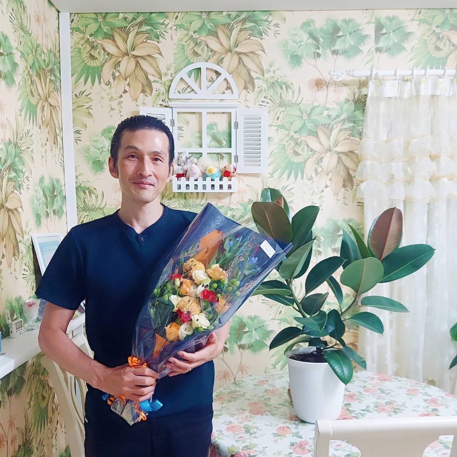 GNES最終日。花束と挿し木から育てたゴムの木